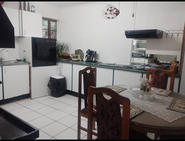 5 BEDROOM HOUSE FOR SALE IN BLUFF